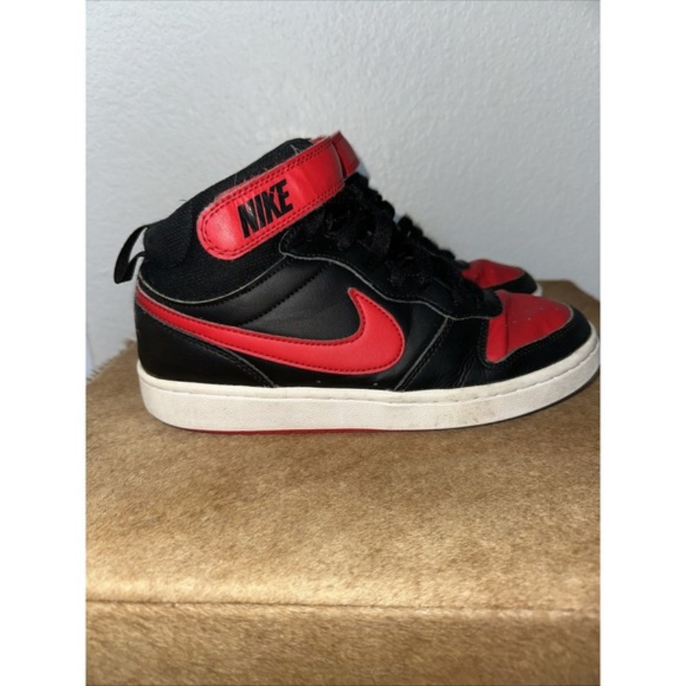 NIKE Kids COURT BOROUGH Mid 2 BLACK/RED/WHITE Leather BASKETBALL SNEAKERS 6.5